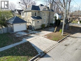 122 Forsyth St N in Sarnia, ON - Building Photo