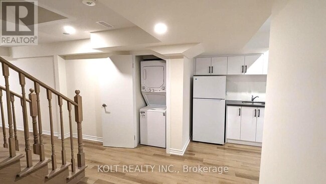 1198 Rexton Dr in Oshawa, ON - Building Photo - Building Photo