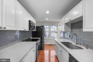 2921 Lexington Ct in Woodbridge, VA - Building Photo