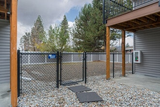 Timber Place by the Lake - Fully Renovated in Coeur d'Alene, ID - Building Photo - Building Photo