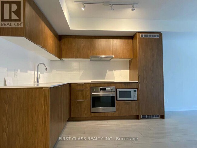 60-360 Shuter St in Toronto, ON - Building Photo - Building Photo