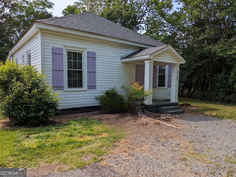 112 Cedar St in Forsyth, GA - Building Photo
