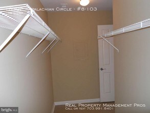 10302 Appalachian Cir-Unit -#8-103 in Oakton, VA - Building Photo - Building Photo