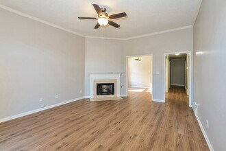 2219 Lake Hill Ct, Unit H in Memphis, TN - Building Photo - Building Photo