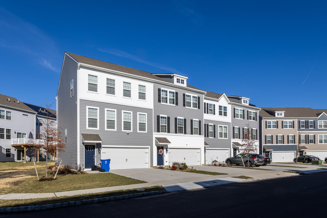 Parkers Mill Townhomes in Mount Holly, NJ - Building Photo