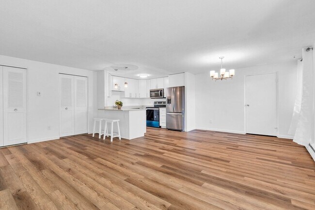 200 Park Terrace Dr, Unit 201 in Stoneham, MA - Building Photo - Building Photo