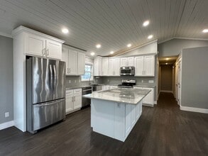 318 Webb Rd in Piney Flats, TN - Building Photo - Building Photo