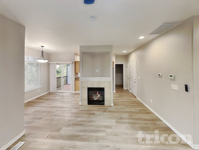 7535 SW Onnaf Ct, Unit 245 Holland Drive - Unit 12 in Tigard, OR - Foto de edificio - Building Photo