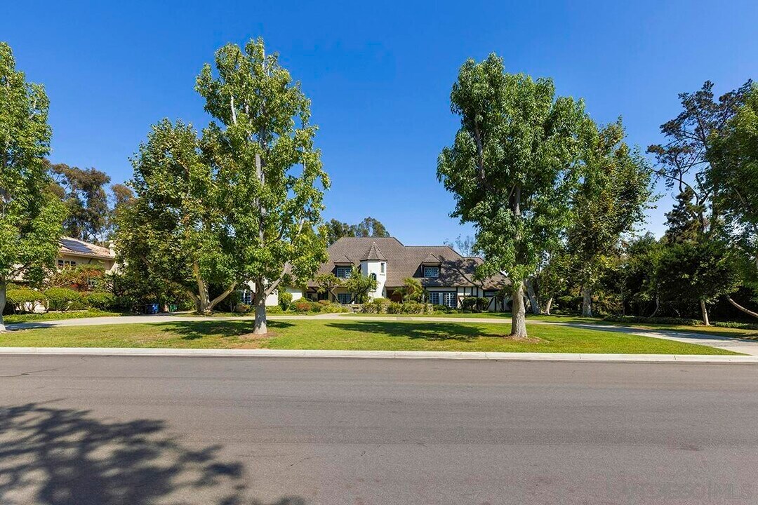 6350 Calle Del Campanario in Rancho Santa Fe, CA - Building Photo