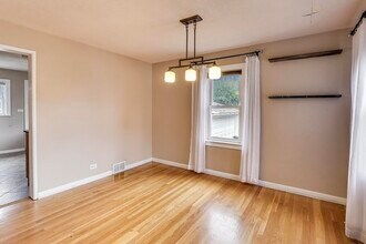 2537 S Scott St in Des Plaines, IL - Building Photo - Building Photo