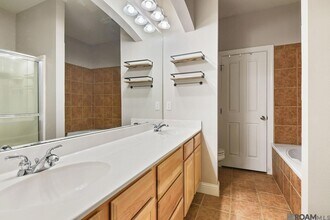 809 Summer Breeze Dr, Unit 308 in Baton Rouge, LA - Building Photo - Building Photo