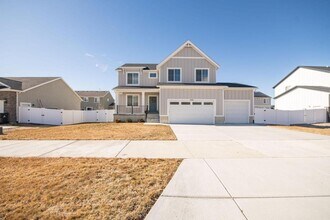1010 4000 W in Syracuse, UT - Building Photo - Building Photo