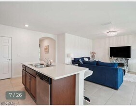 1009 Jacaranda Pkwy E in Cape Coral, FL - Building Photo - Building Photo