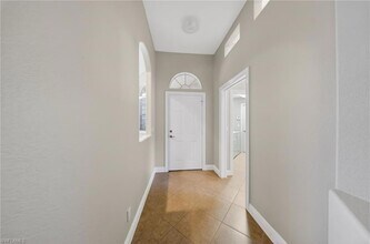 15257 Cortona Way in Naples, FL - Foto de edificio - Building Photo