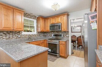 6919 Rolling Rd in West Springfield, VA - Building Photo - Building Photo