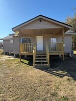 214 S Stockwell Ave in Iowa, LA - Building Photo