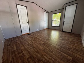 7650 US-90 in San Antonio, TX - Building Photo - Building Photo