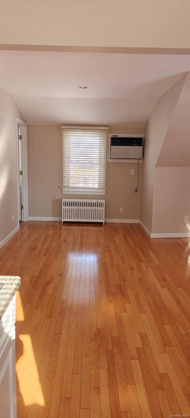 28 High St in Glen Cove, NY - Building Photo - Building Photo