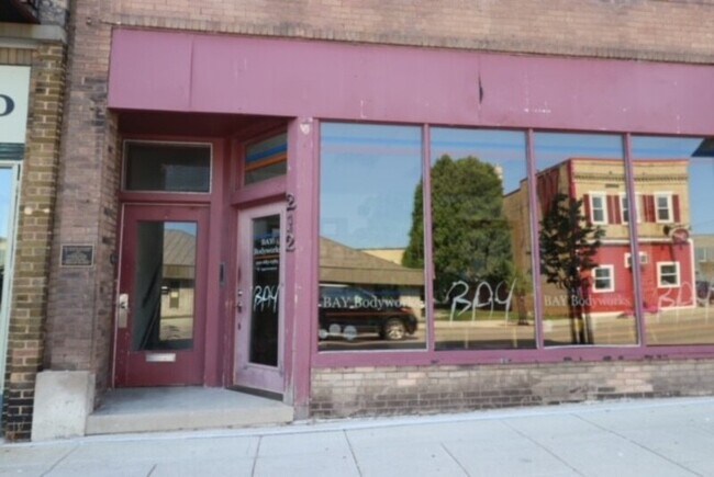 212 N 8th St in Manitowoc, WI - Building Photo - Building Photo