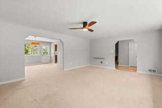 8515 Farrell Dr in Chevy Chase, MD - Building Photo - Building Photo