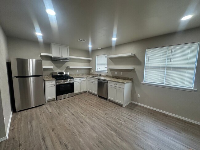 1003 7th Ave NW in Miami, OK - Building Photo - Building Photo