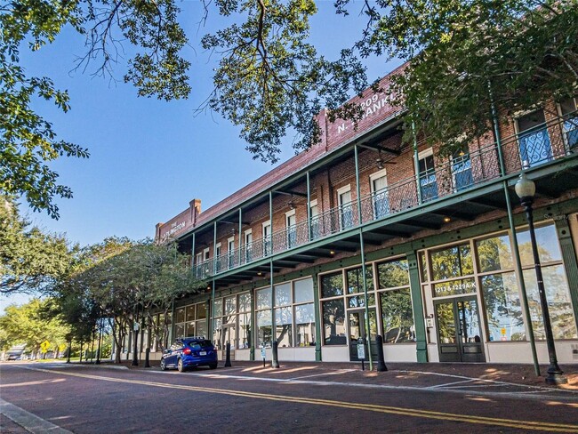 property at 1229 N Franklin St
