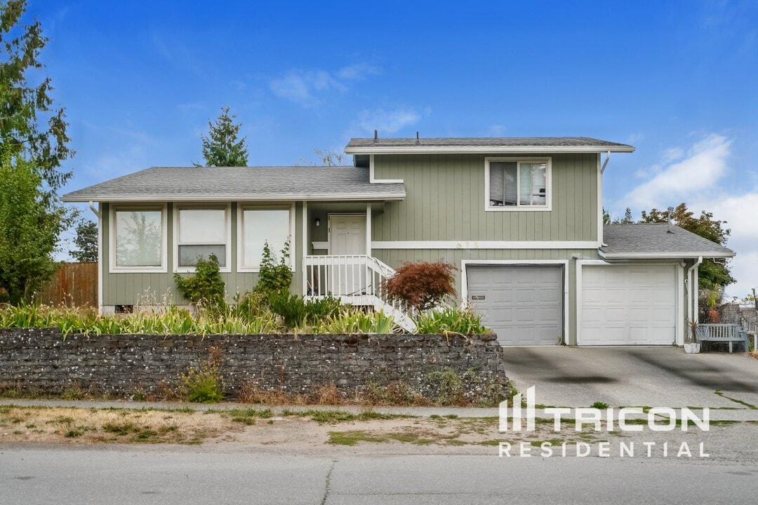 835 S 76th St in Tacoma, WA - Building Photo