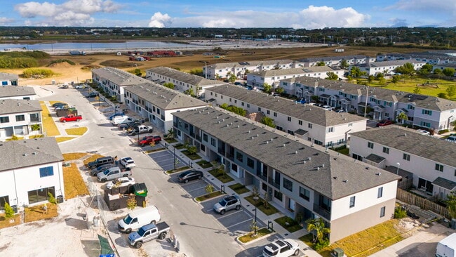 415 NW 13 Ct in Homestead, FL - Building Photo - Building Photo