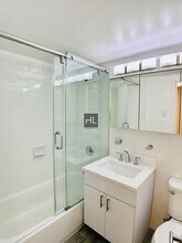 E 16 ST, Unit 8D in New York, NY - Foto de edificio - Building Photo