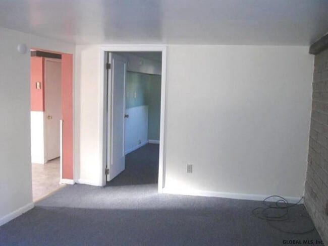 2010 Curry Rd in Schenectady, NY - Building Photo - Building Photo