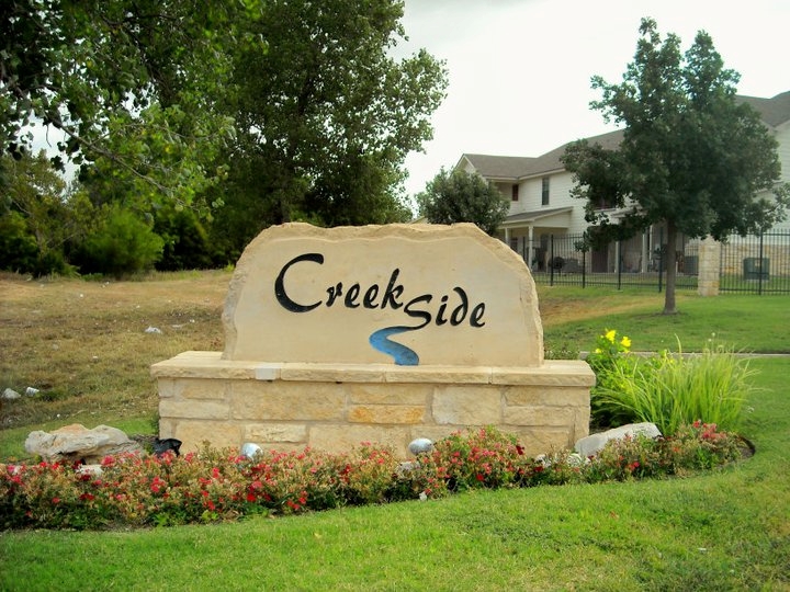 Creekside Townhomes in Burnet, TX - Building Photo