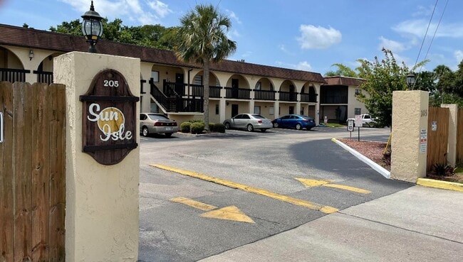 205 Palmetto Ave in Merritt Island, FL - Building Photo - Building Photo