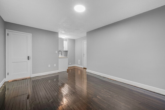 The Bentley in East Hartford, CT - Building Photo - Building Photo