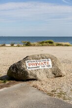 46 Stoneledge Rd, Unit 1 in Dartmouth, MA - Foto de edificio - Building Photo