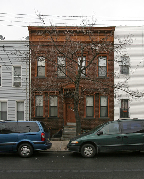 33 Saint Nicholas Ave in Brooklyn, NY - Building Photo