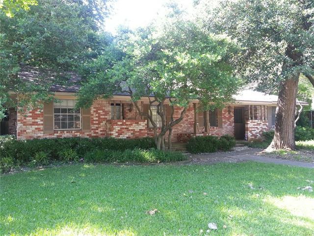 7555 Brentcove Cir in Dallas, TX - Building Photo - Building Photo