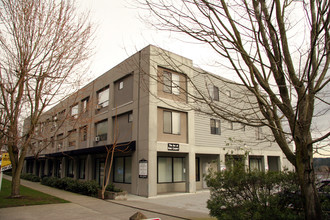 Park Meadow Apartments in Seattle, WA - Building Photo - Building Photo