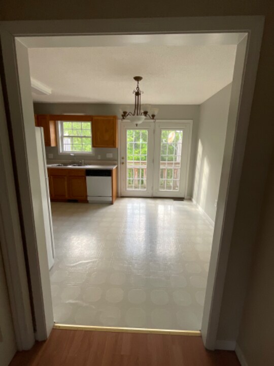 235 Hunter Hills Cir in Bristol, TN - Building Photo
