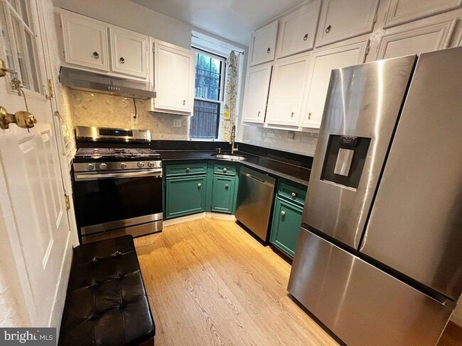 3014 Dent Pl NW, Unit 4E in Washington, DC - Foto de edificio - Building Photo