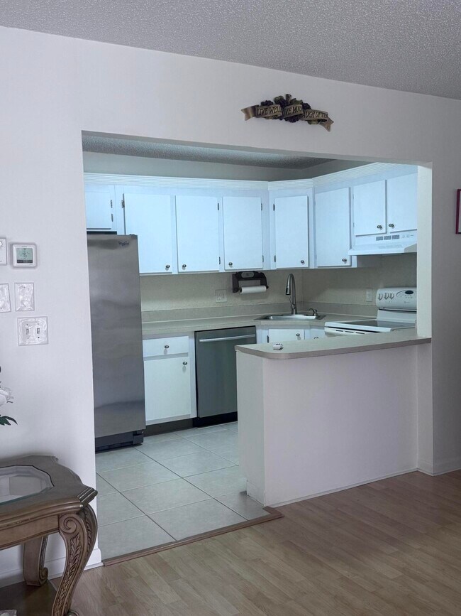 321 Knotty Pine Cir in Greenacres, FL - Building Photo - Building Photo