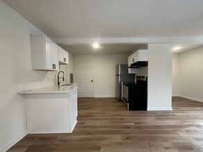 2 Easy St in Taylors, SC - Building Photo - Building Photo