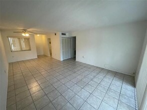7440 Miami Lakes Dr in Miami Lakes, FL - Building Photo - Building Photo
