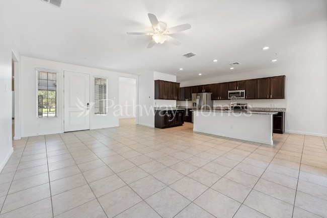 18241 N Crestview Ln in Maricopa, AZ - Foto de edificio - Building Photo