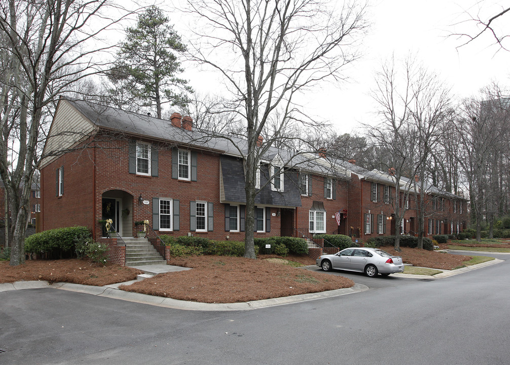 Dunwoody Chace in Atlanta, GA - Building Photo