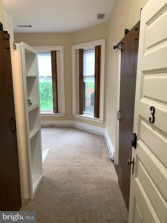 property at 200 E Walnut St