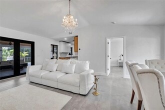 15180 Lyneburg Ave in Port Charlotte, FL - Foto de edificio - Building Photo