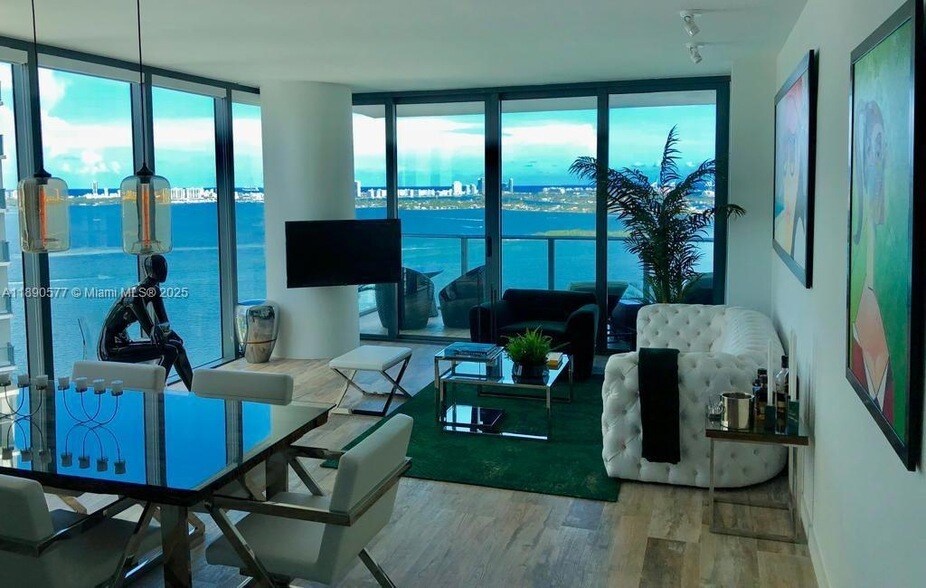650 NE 32nd St, Unit 3207 in Miami, FL - Building Photo