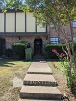 938 Southmoor Dr in Arlington, TX - Building Photo