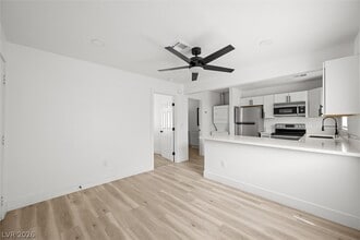 623 N 10th St in Las Vegas, NV - Building Photo - Building Photo