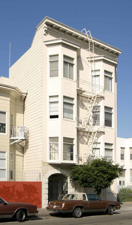 1570 Golden Gate Ave in San Francisco, CA - Building Photo